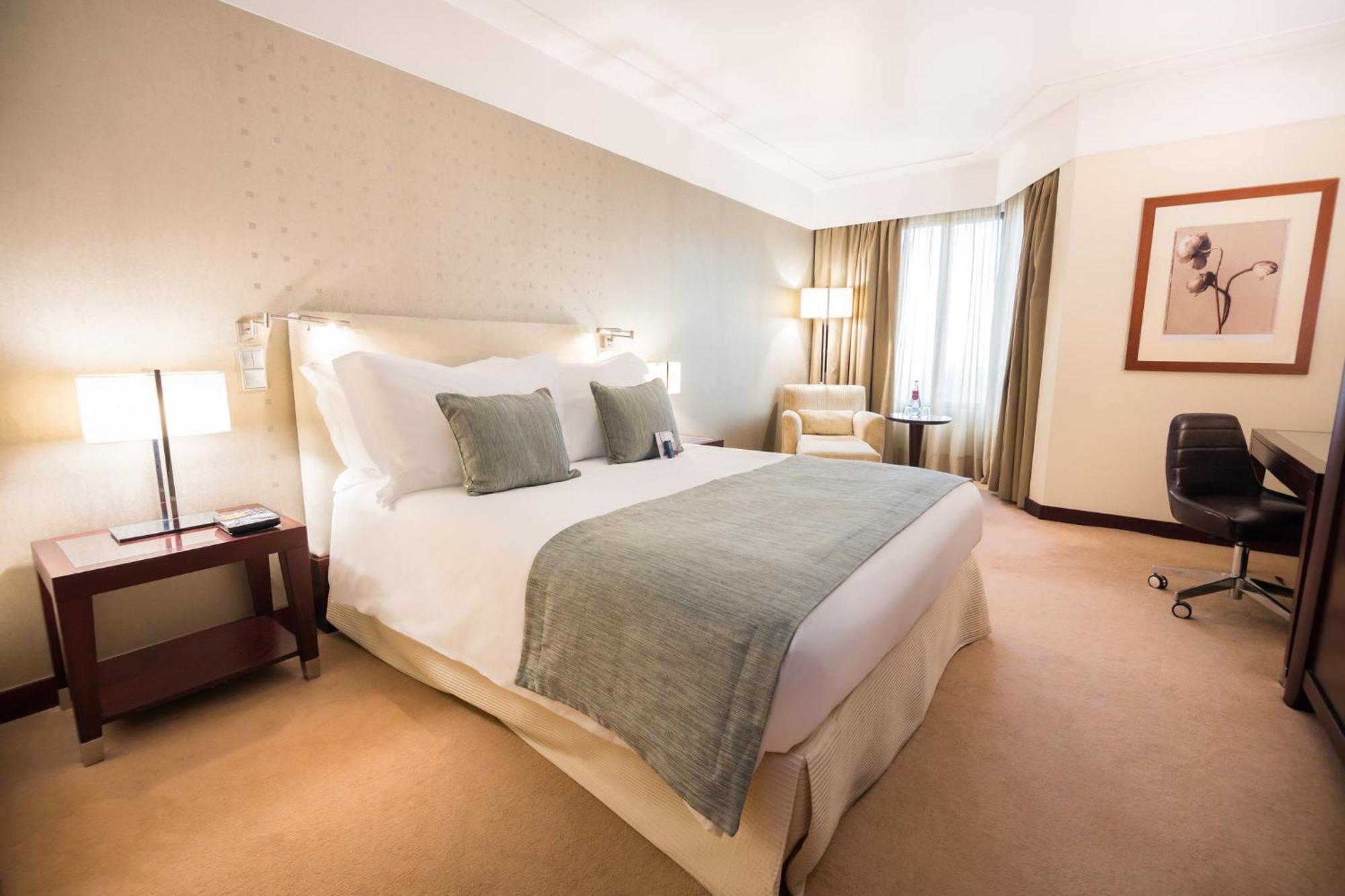 Crowne Plaza Porto, an IHG Hotel Zewnętrze zdjęcie A room at the hotel