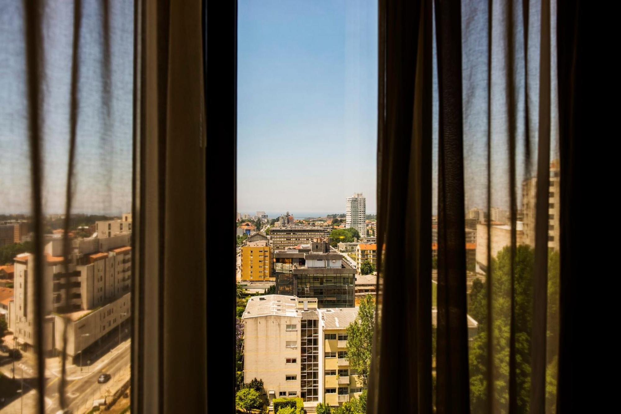 Crowne Plaza Porto, an IHG Hotel Zewnętrze zdjęcie View from the window of a cell at the prison
