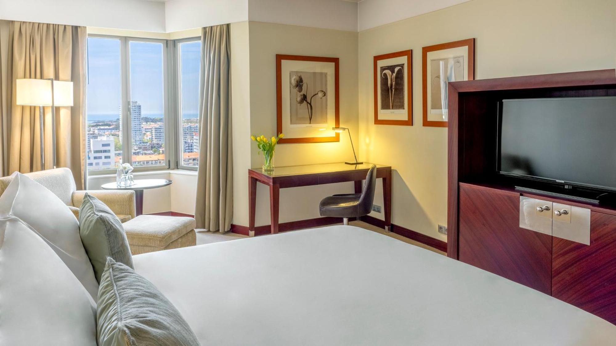 Crowne Plaza Porto, an IHG Hotel Zewnętrze zdjęcie A room at the hotel