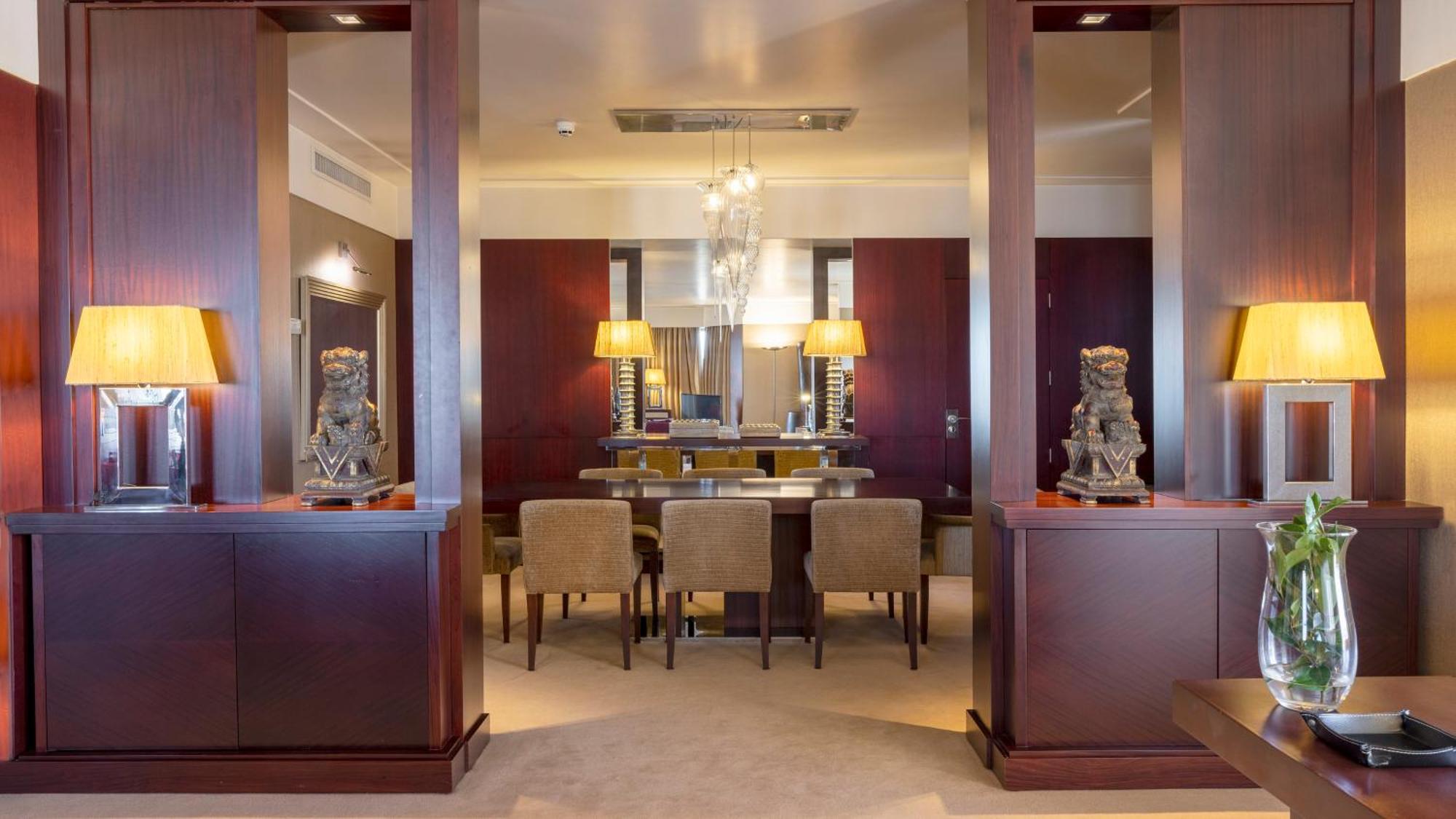 Crowne Plaza Porto, an IHG Hotel Zewnętrze zdjęcie The interior of a suite