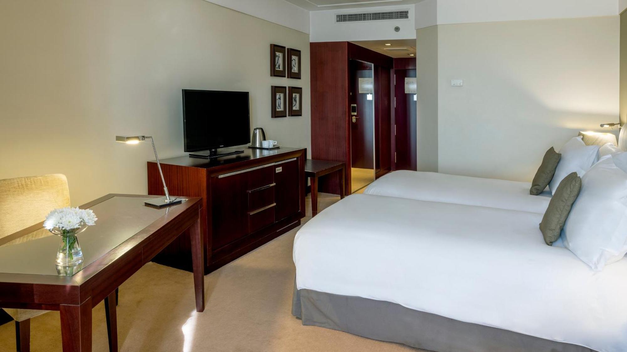 Crowne Plaza Porto, an IHG Hotel Zewnętrze zdjęcie A room at the hotel