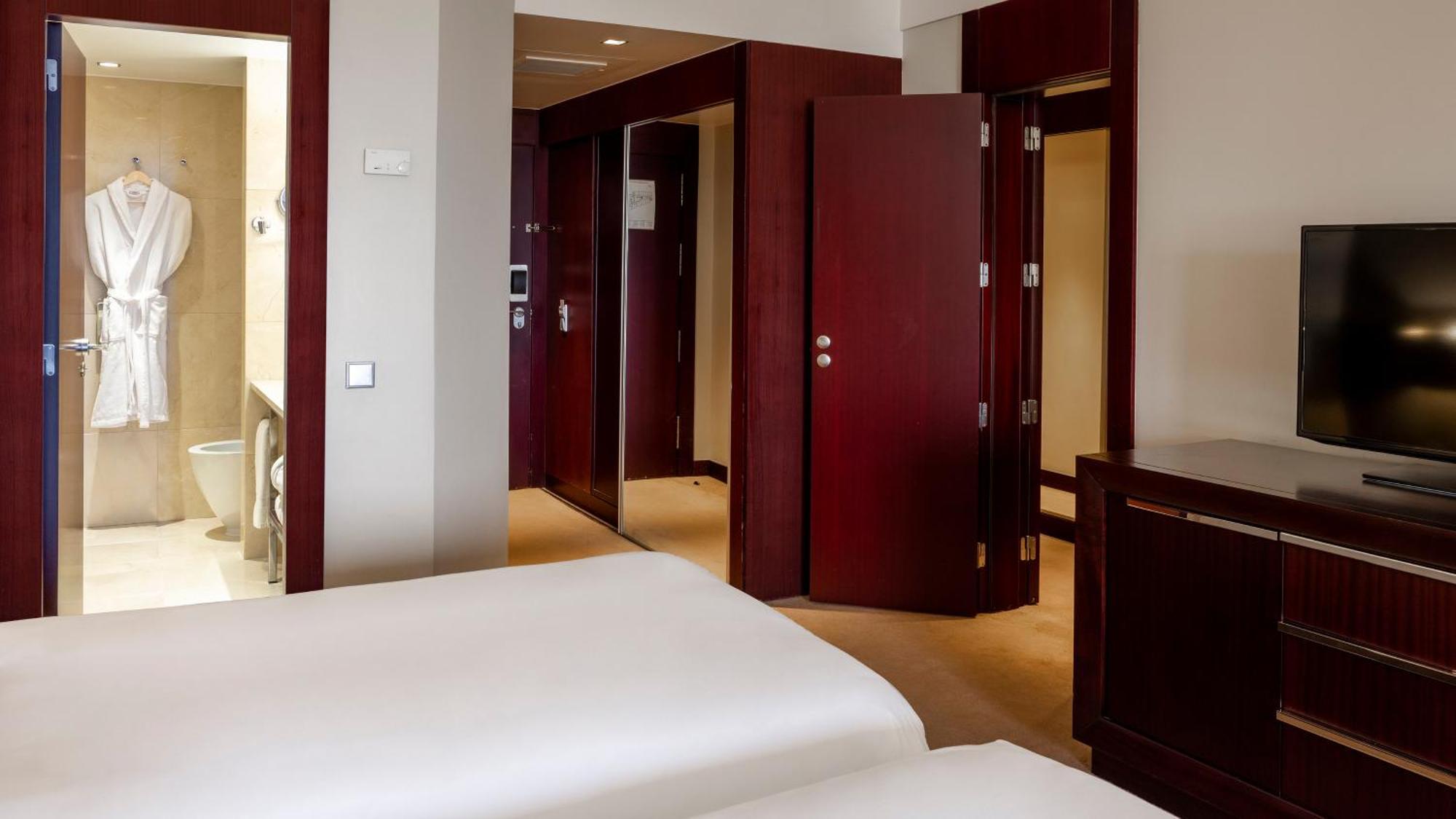 Crowne Plaza Porto, an IHG Hotel Zewnętrze zdjęcie A room at the hotel