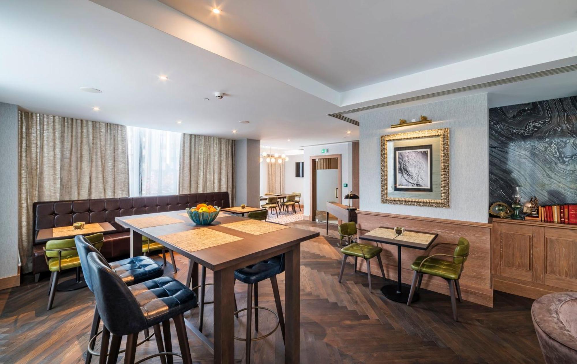 Crowne Plaza Porto, an IHG Hotel Zewnętrze zdjęcie The Club at London Heathrow Airport