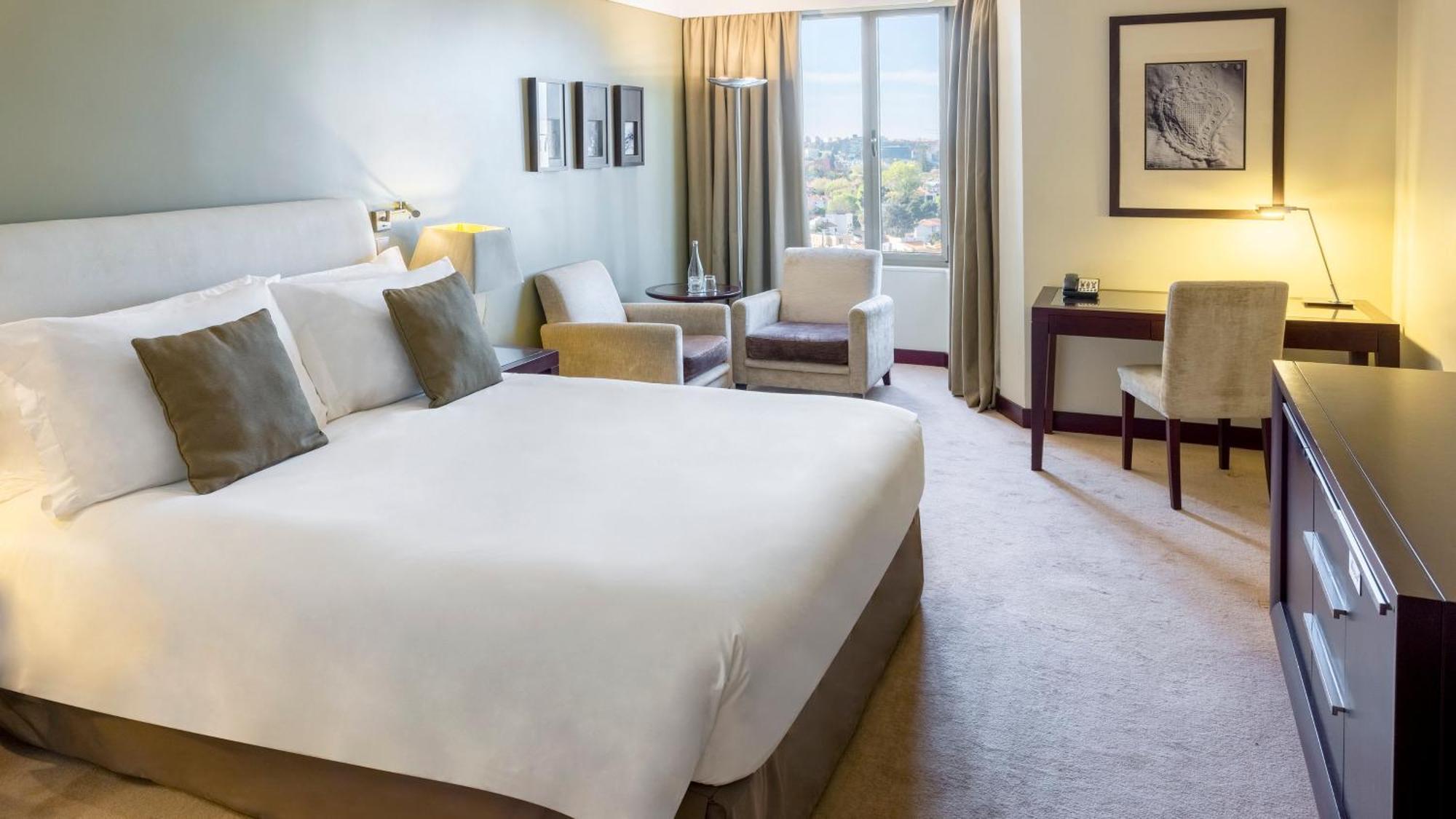 Crowne Plaza Porto, an IHG Hotel Zewnętrze zdjęcie A room at the hotel