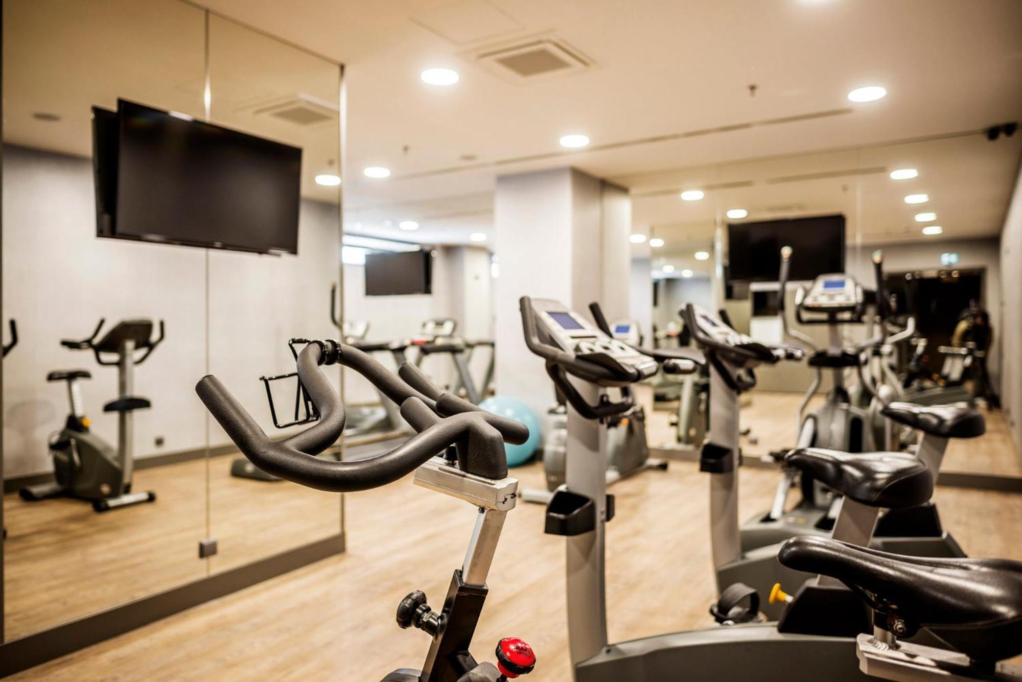 Crowne Plaza Porto, an IHG Hotel Zewnętrze zdjęcie The gym at the hotel
