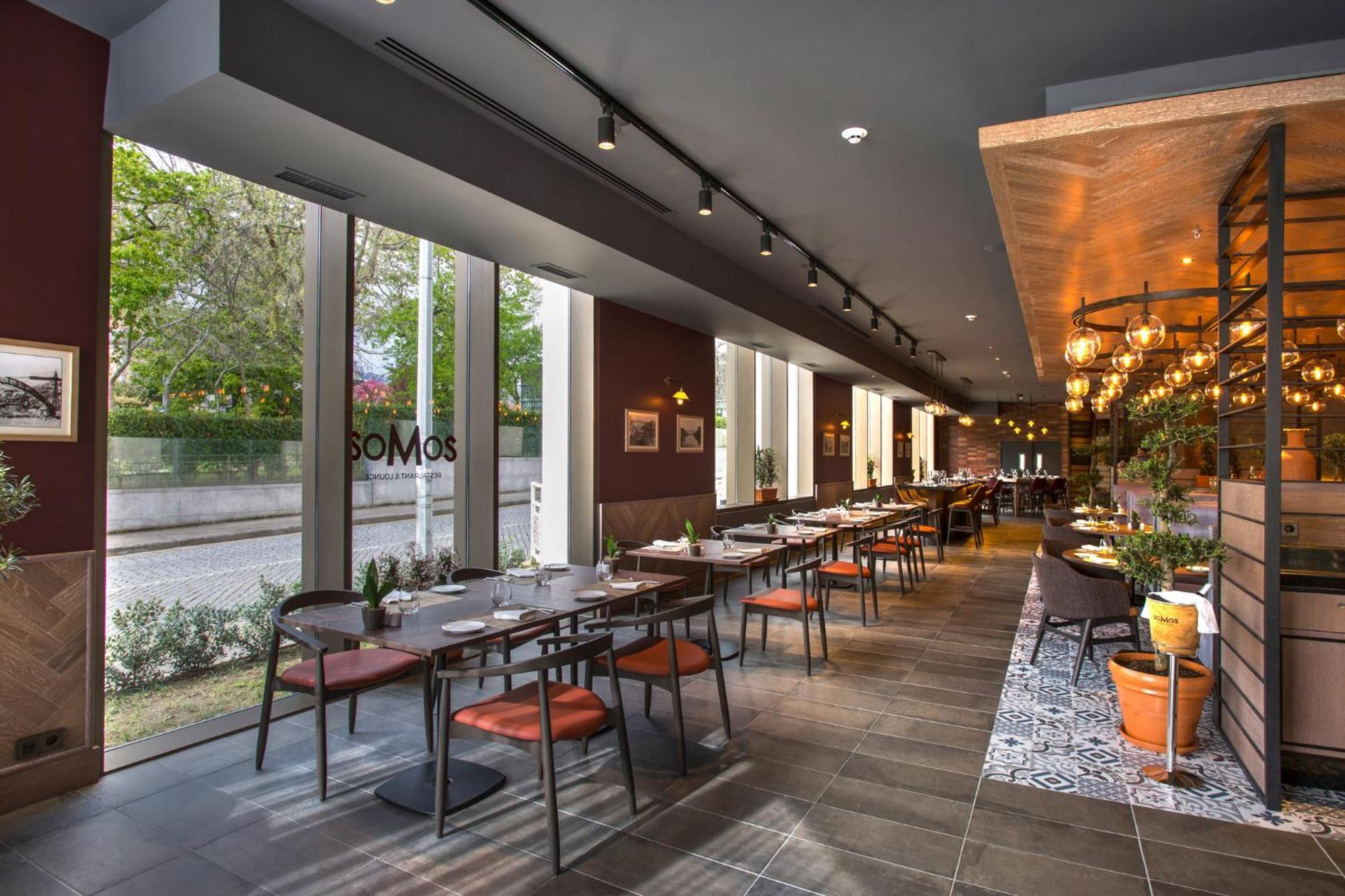 Crowne Plaza Porto, an IHG Hotel Zewnętrze zdjęcie SOMOS Restaurant