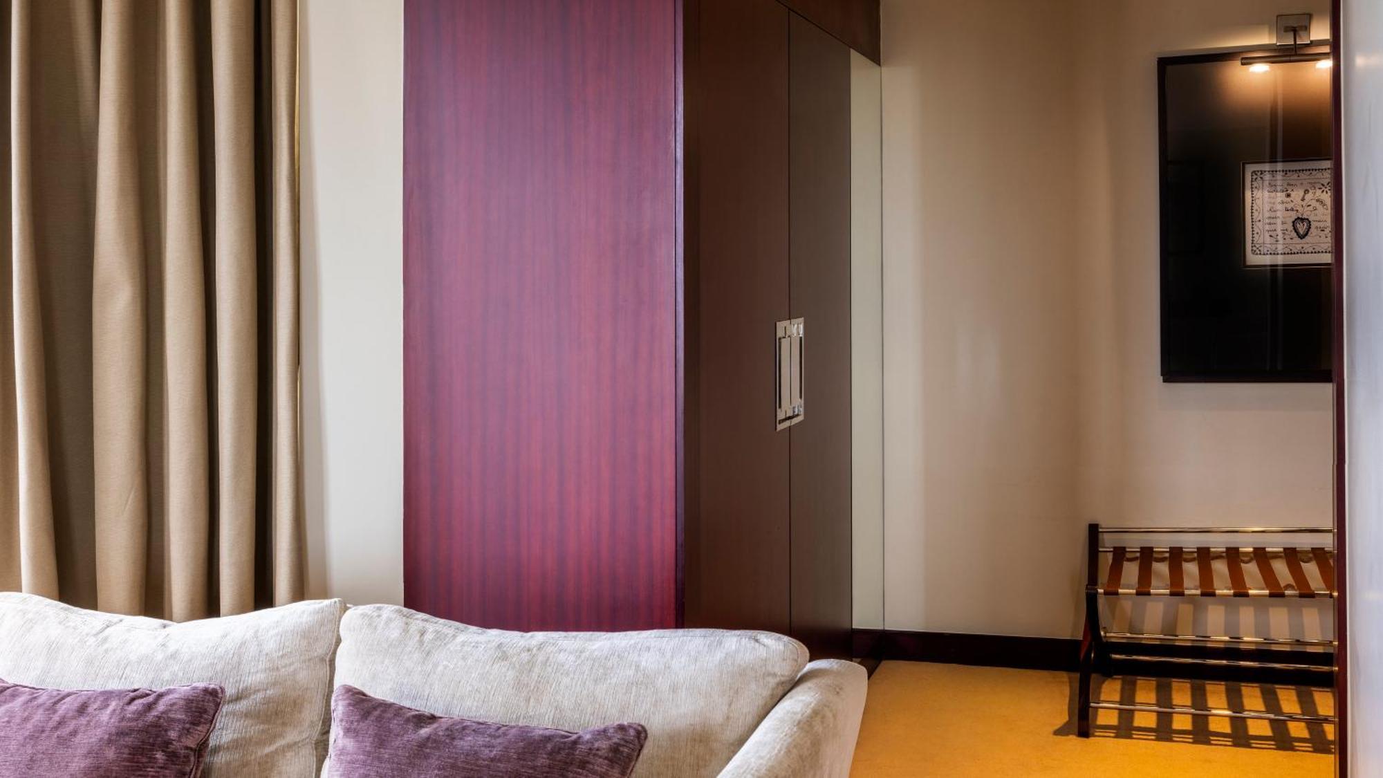 Crowne Plaza Porto, an IHG Hotel Zewnętrze zdjęcie A wardrobe